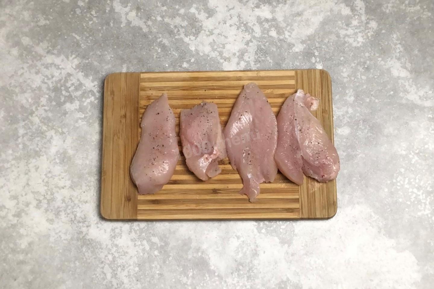 Шаг 4 приготовления Салат Цезарь классический с курицей