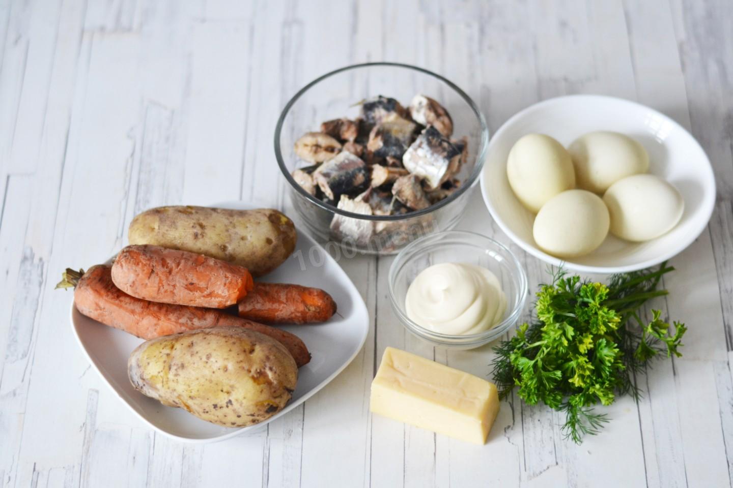 Шаг 1 приготовления Салат Мимоза с рыбными консервами и картошкой классический
