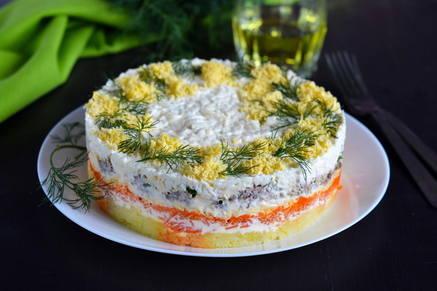 Шаг 17 приготовления Салат Мимоза с рыбными консервами и картошкой классический