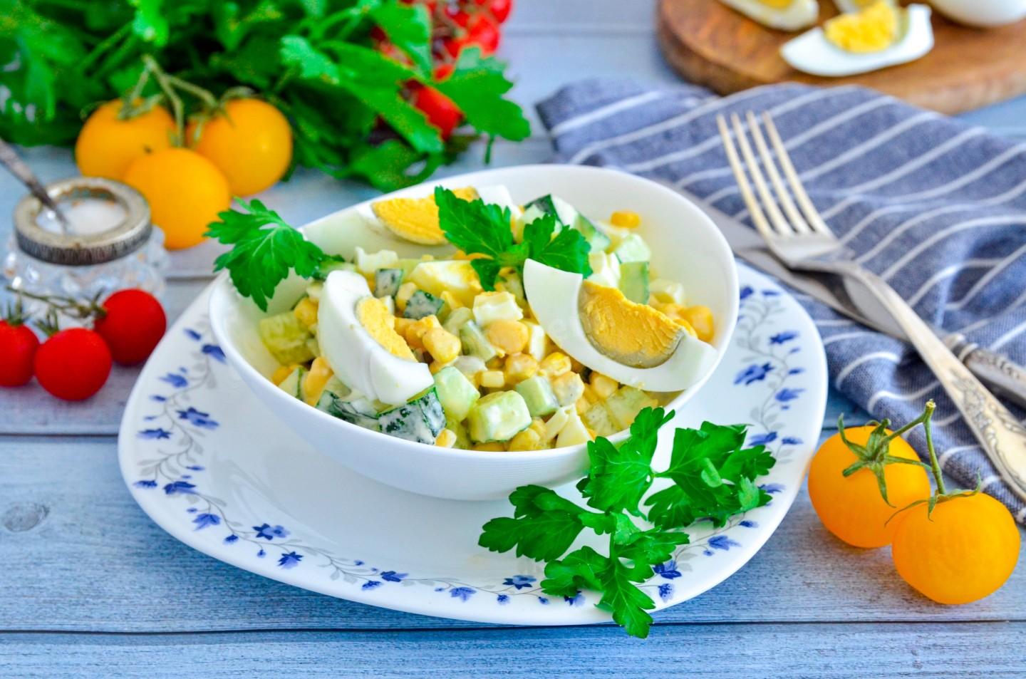 Шаг 6 приготовления Салат огурец яйца майонез кукуруза
