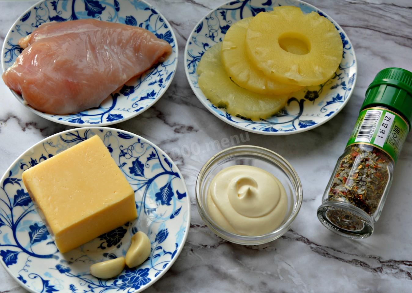 Шаг 1 приготовления Салат с ананасом и курицей и сыром с чесноком