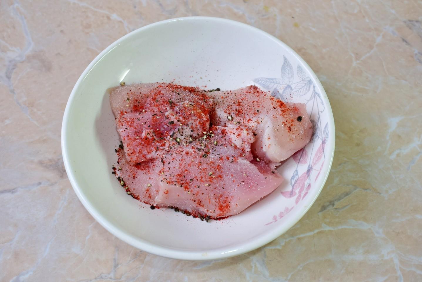 Шаг 2 приготовления Салат из пекинской капусты с курицей
