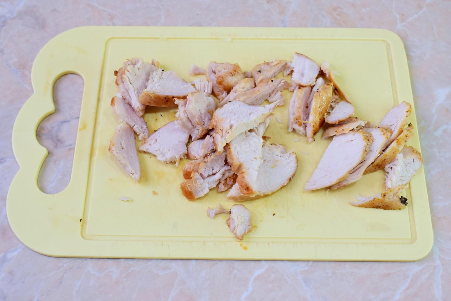 Шаг 7 приготовления Салат из пекинской капусты с курицей