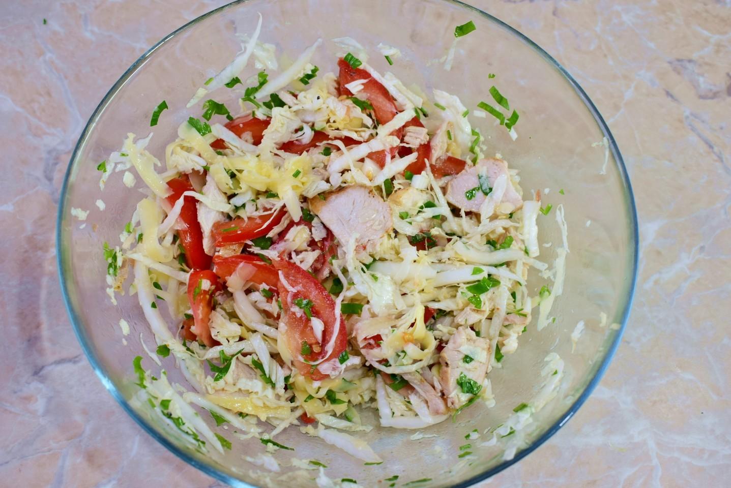 Шаг 9 приготовления Салат из пекинской капусты с курицей