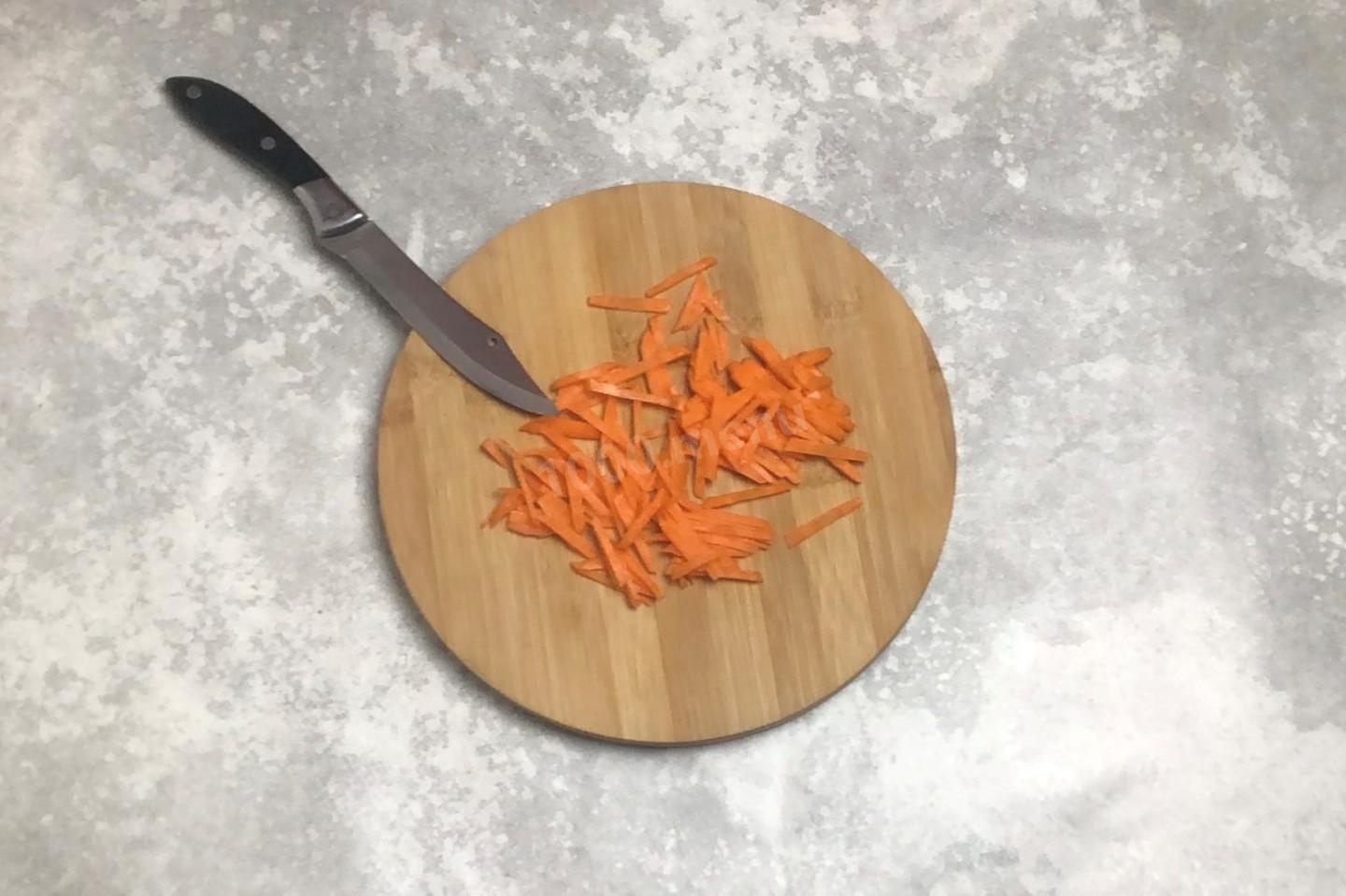 Шаг 4 приготовления Простой и вкусный салат из свежей белокочанной капусты