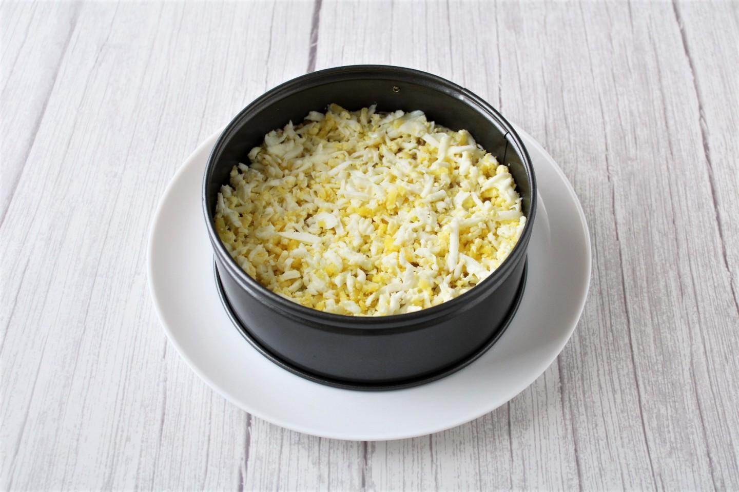Шаг 10 приготовления Салат Мужские слезы с курицей грибами и корейской морковью