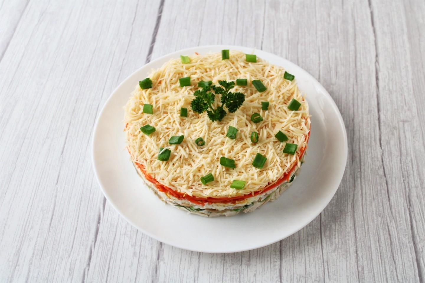 Шаг 14 приготовления Салат Мужские слезы с курицей грибами и корейской морковью