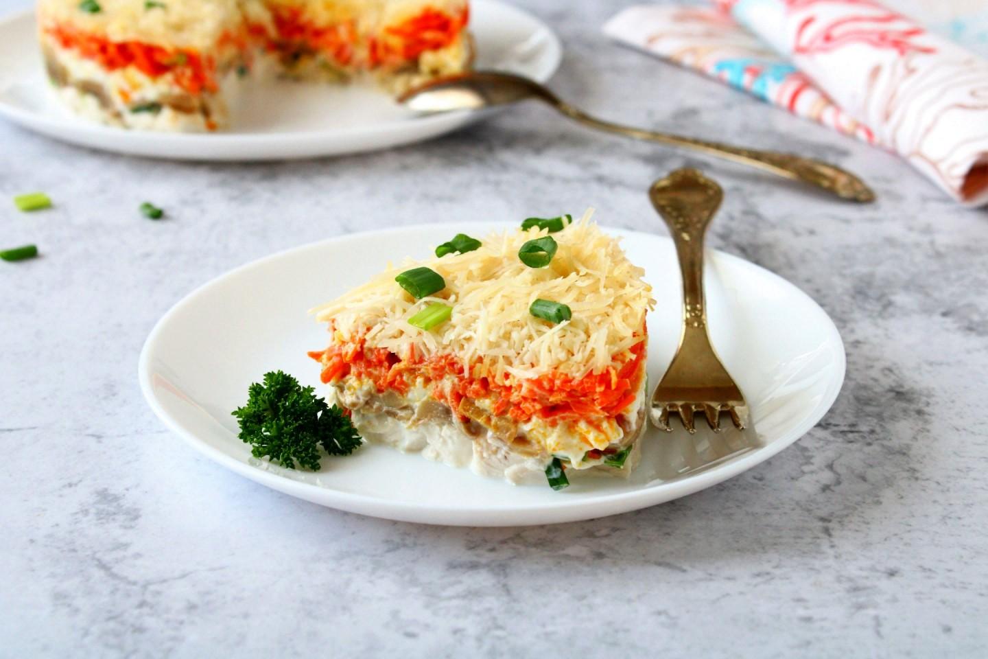 Шаг 15 приготовления Салат Мужские слезы с курицей грибами и корейской морковью