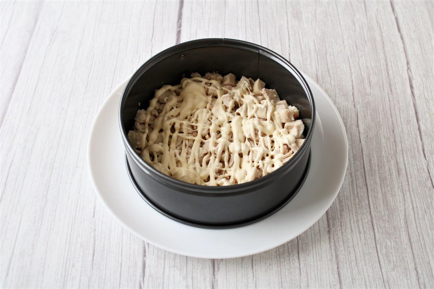 Шаг 6 приготовления Салат Мужские слезы с курицей грибами и корейской морковью