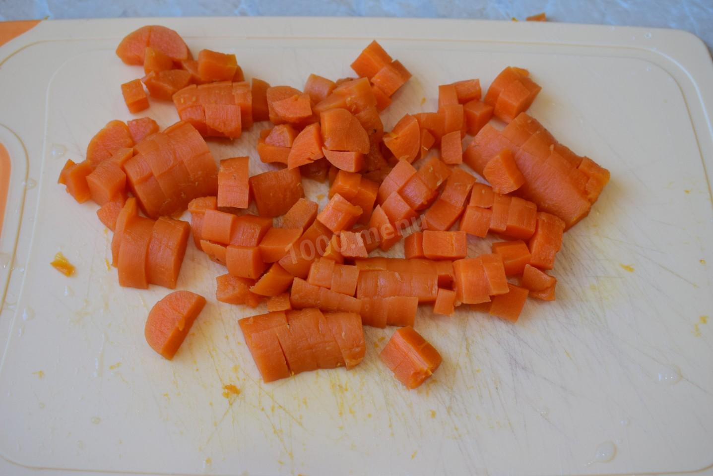 Шаг 2 приготовления Салат фасоль морковь курица копченая
