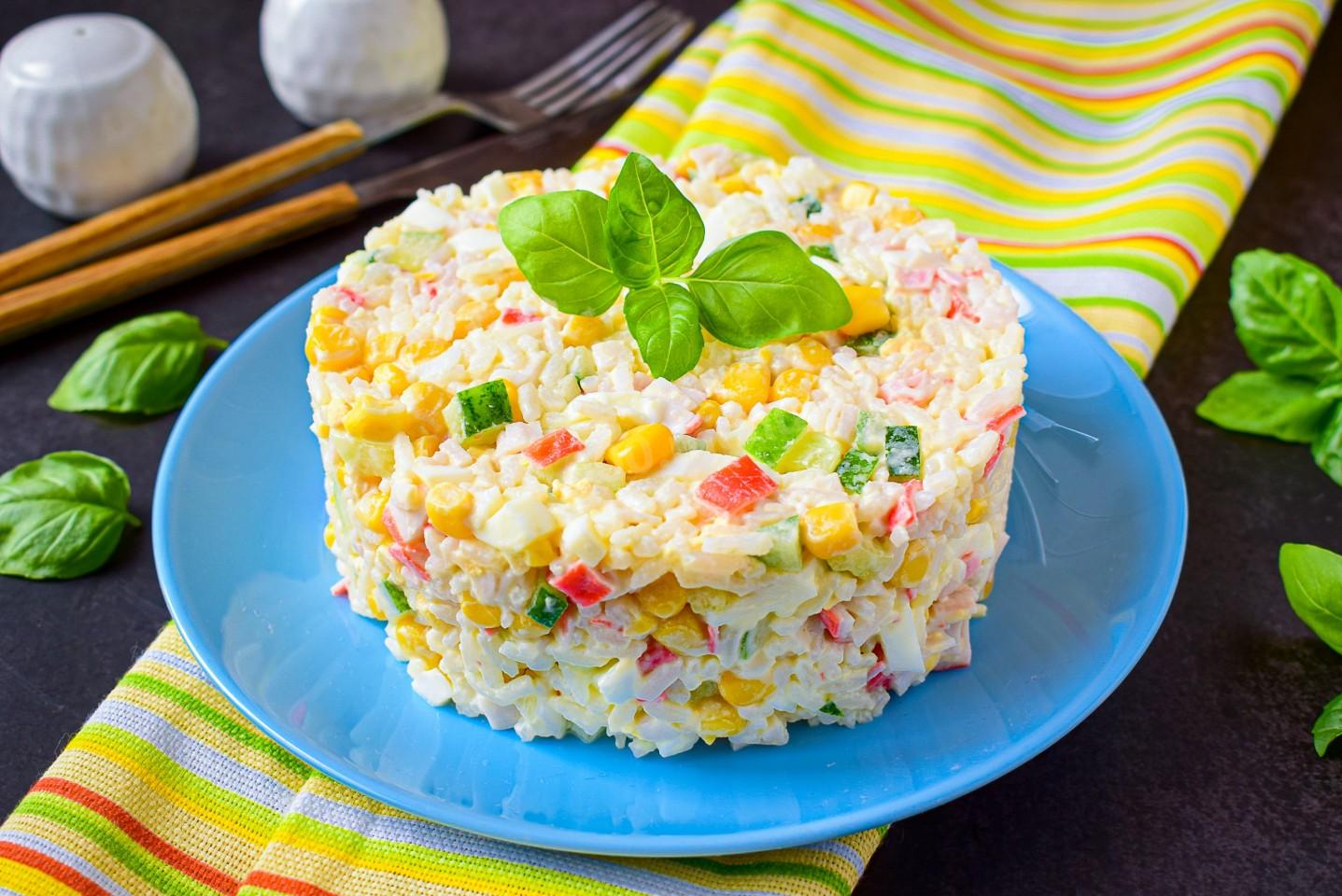 Обложка рецепта Салат крабовые палочки с рисом и кукурузой