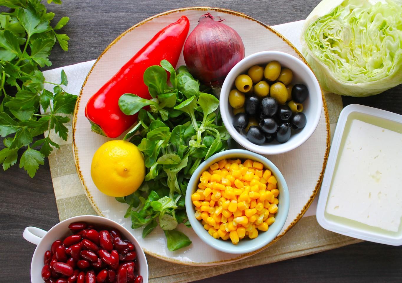 Шаг 1 приготовления Салат фасоль кукуруза сыр