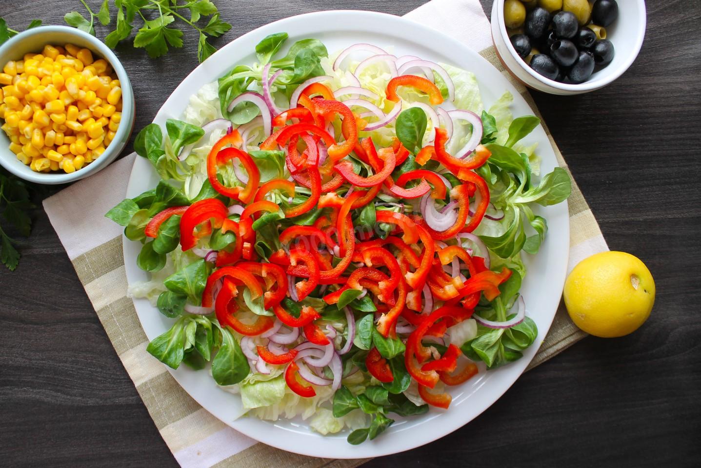Шаг 3 приготовления Салат фасоль кукуруза сыр