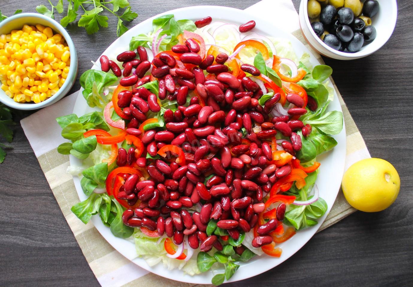 Шаг 4 приготовления Салат фасоль кукуруза сыр
