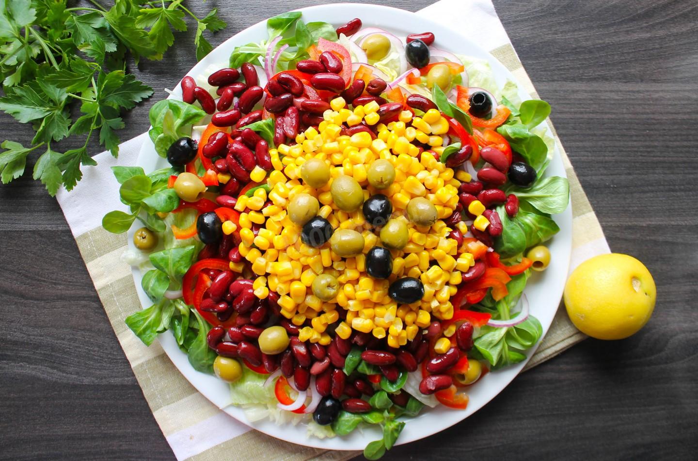 Шаг 5 приготовления Салат фасоль кукуруза сыр
