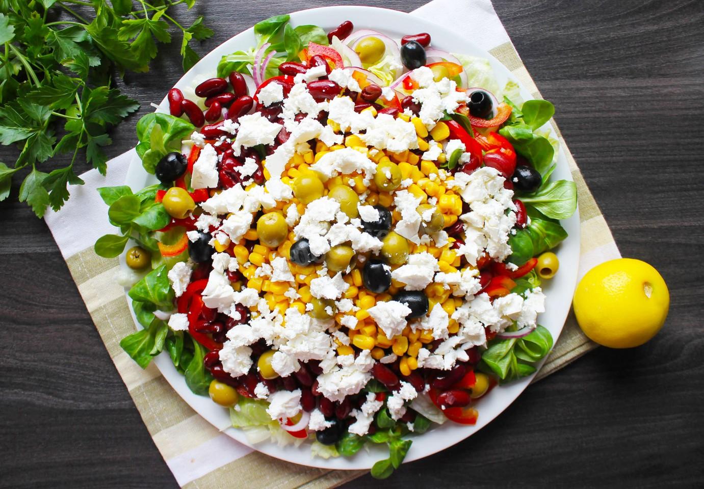 Шаг 6 приготовления Салат фасоль кукуруза сыр
