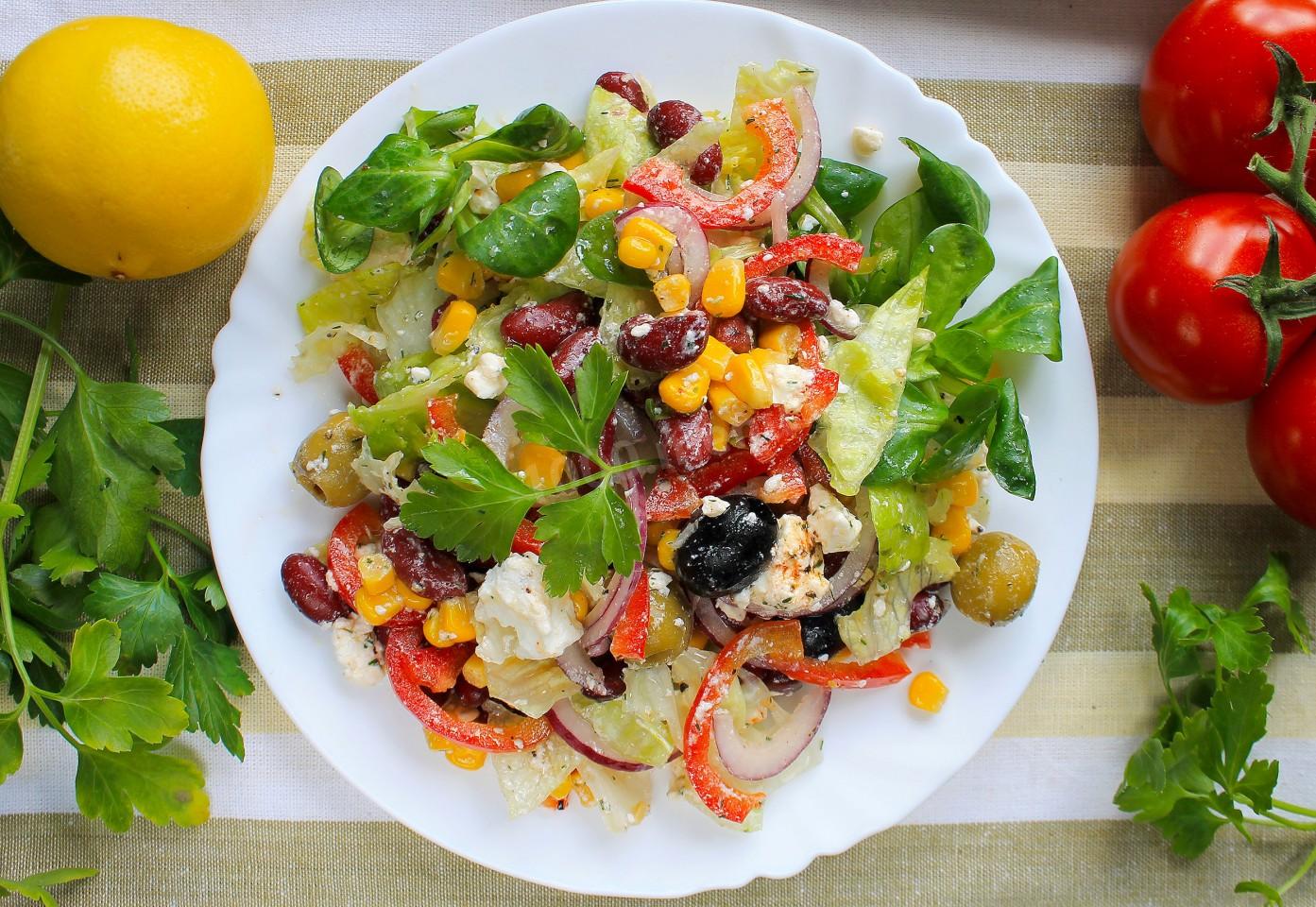 Шаг 8 приготовления Салат фасоль кукуруза сыр