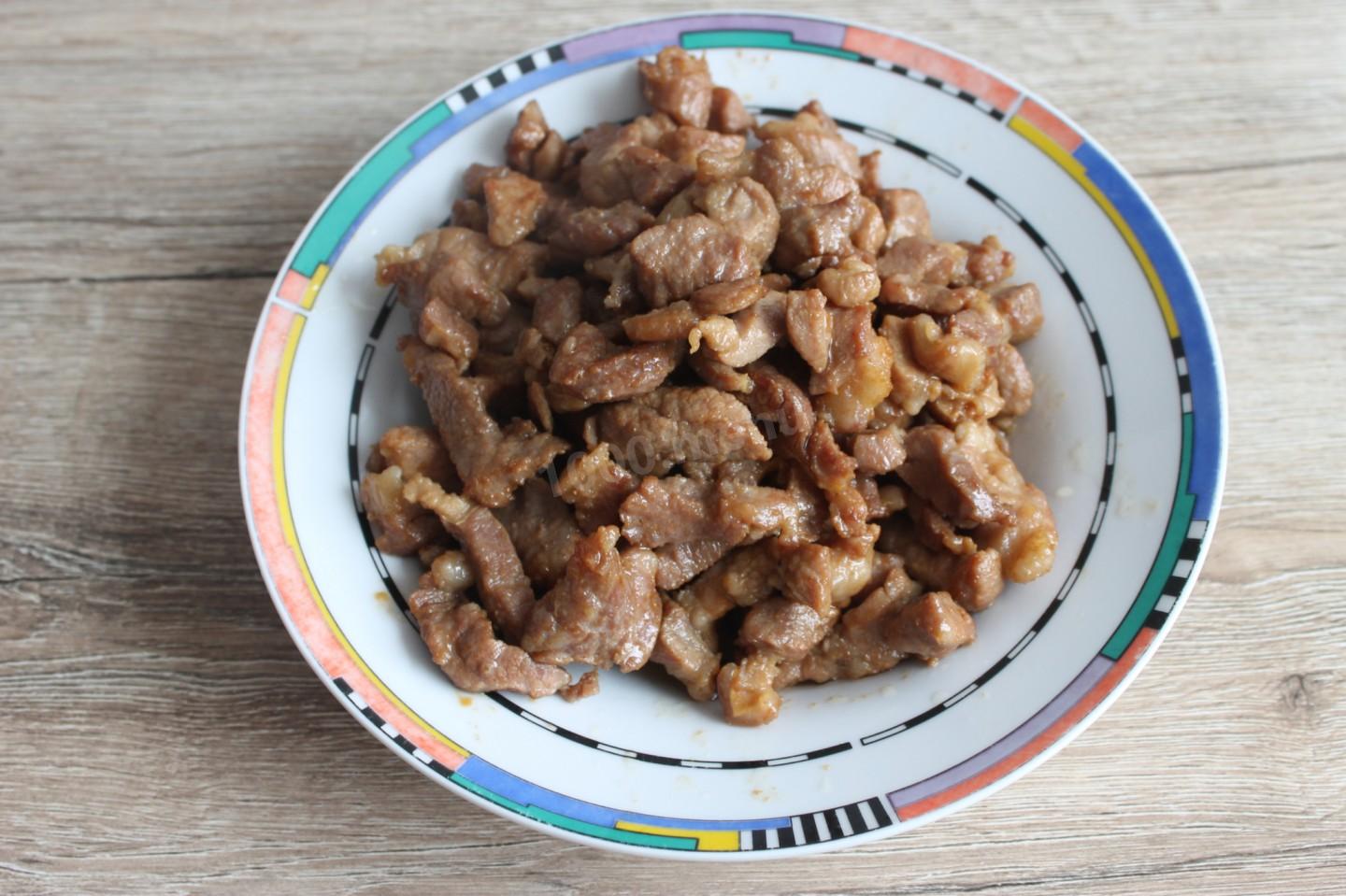 Шаг 8 приготовления Фунчоза с мясом свинины и овощами