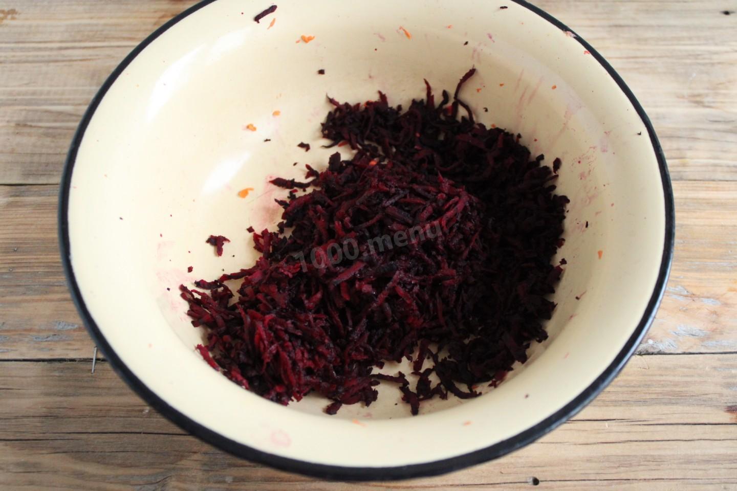 Шаг 1 приготовления Салат из свеклы и моркови с сыром