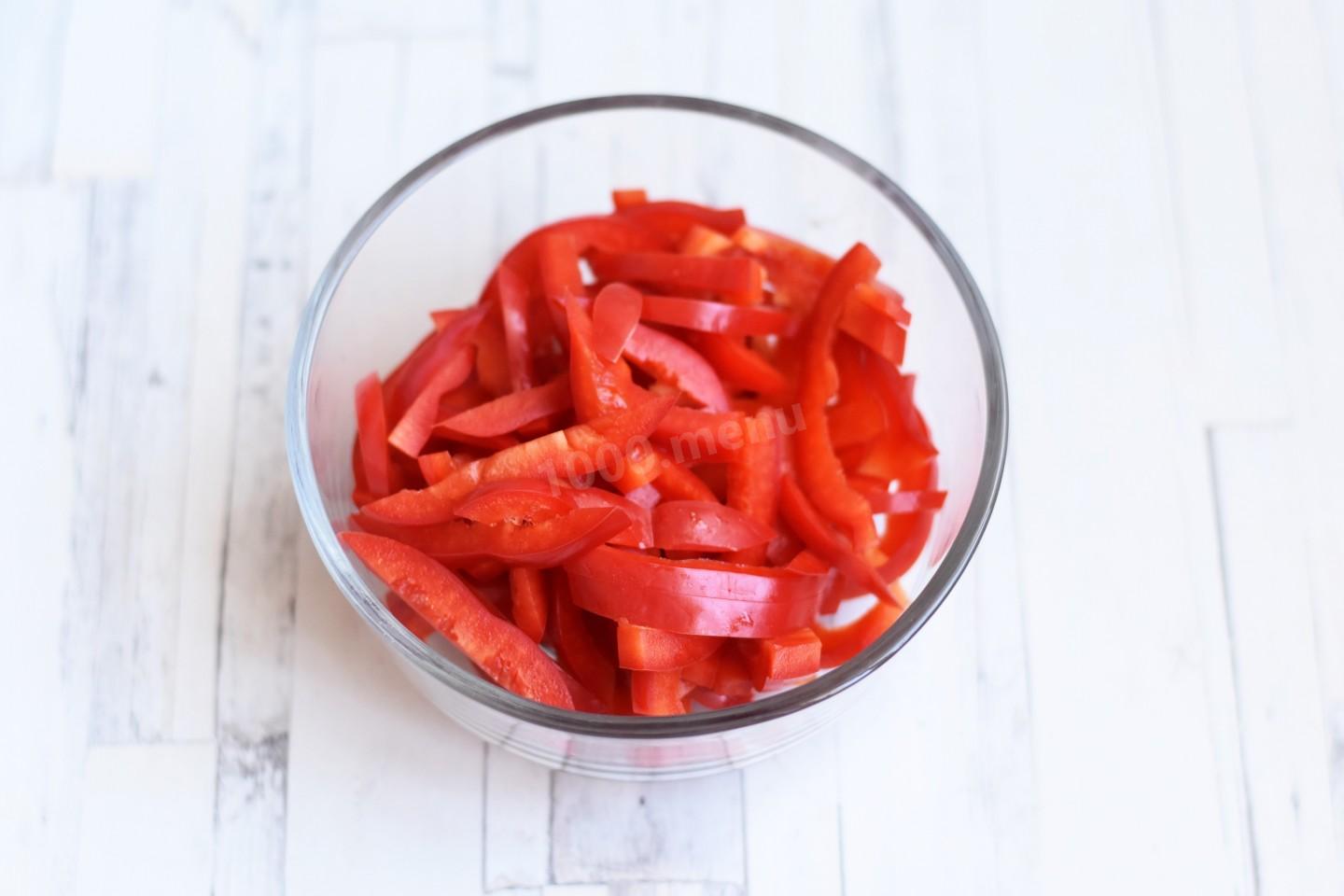 Шаг 5 приготовления Салат из курицы с овощами