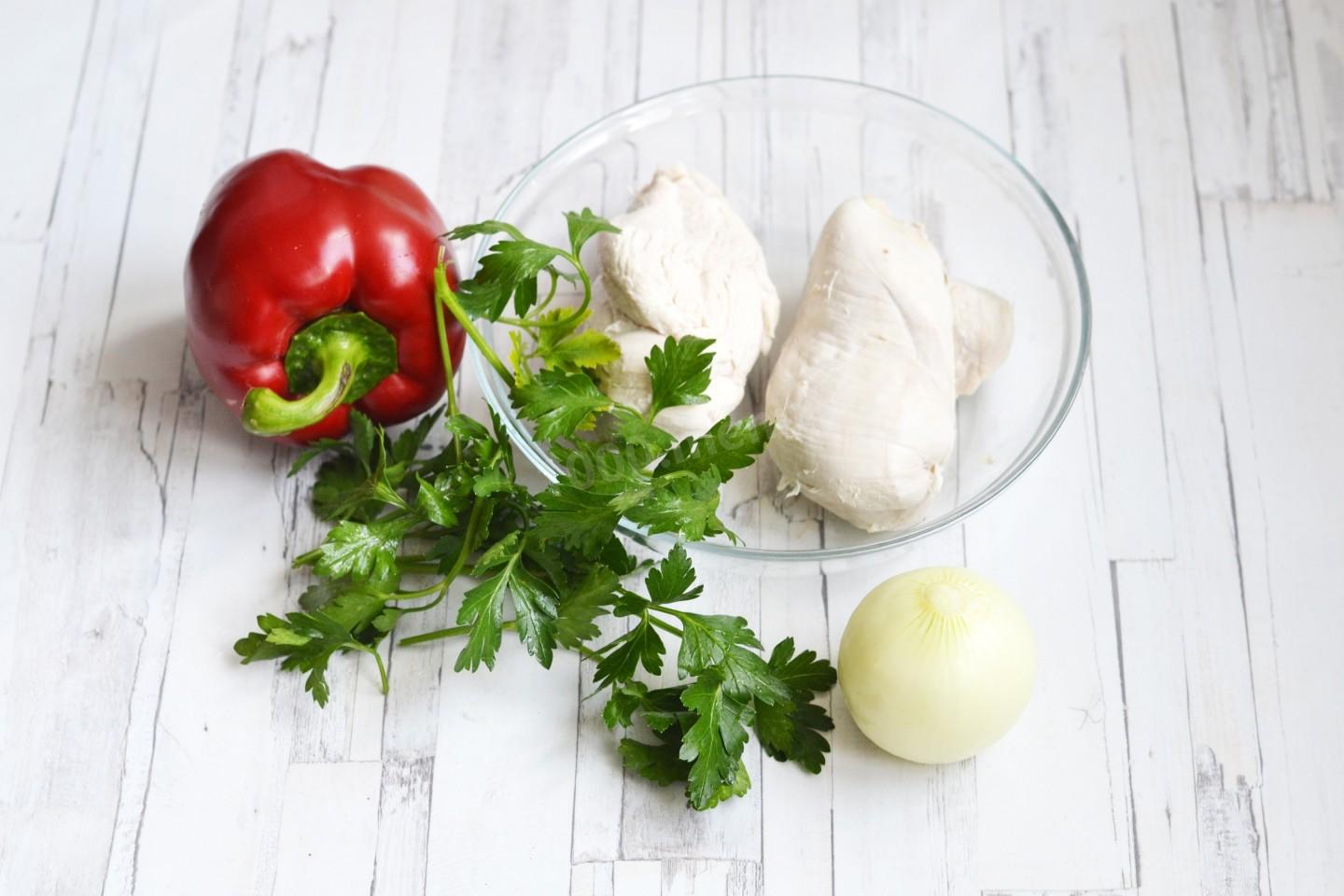 Шаг 1 приготовления Салат с курицей и болгарским перцем