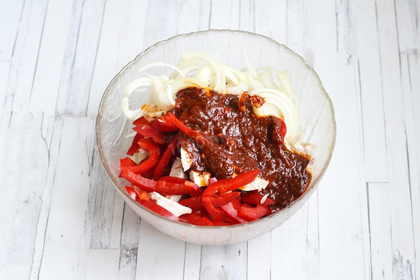 Шаг 10 приготовления Салат с курицей и болгарским перцем