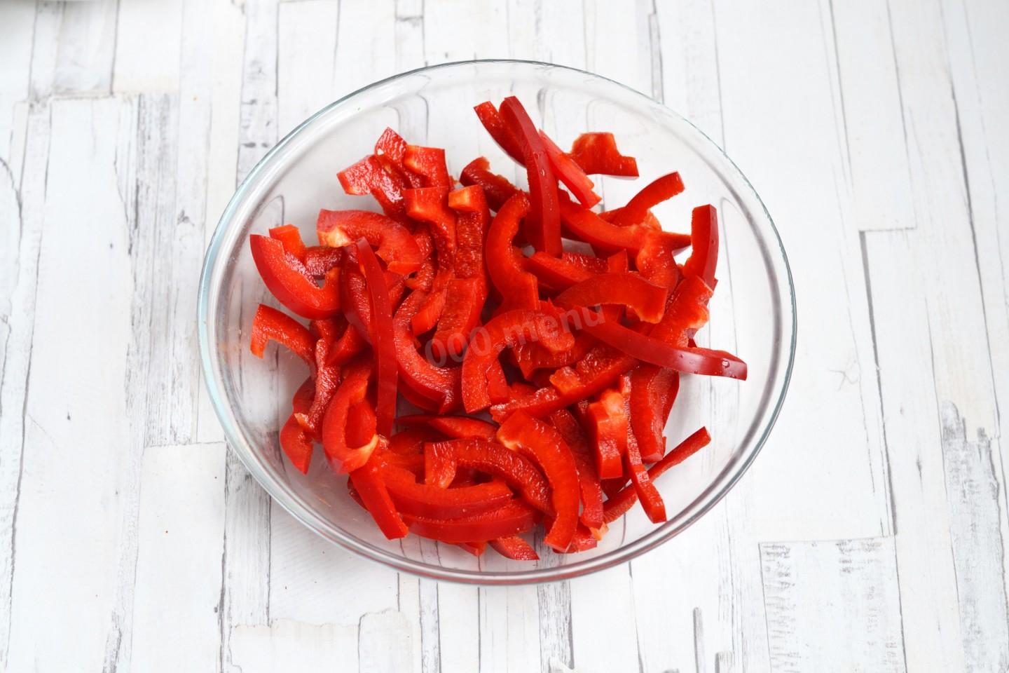 Шаг 3 приготовления Салат с курицей и болгарским перцем