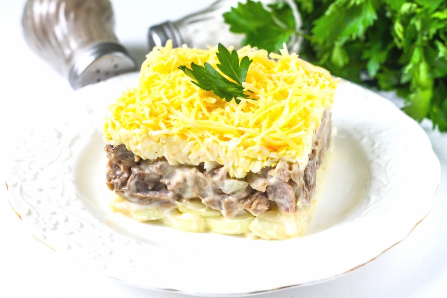 Шаг 10 приготовления Салат Мужские грезы с говядиной