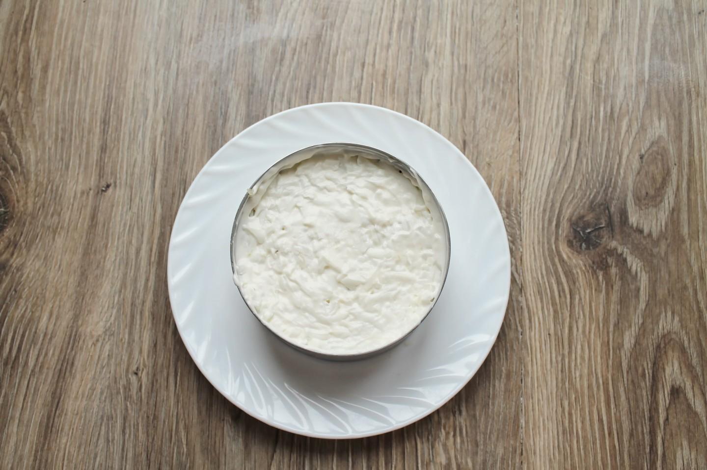 Шаг 5 приготовления Салат Дамский каприз с курицей и ананасом