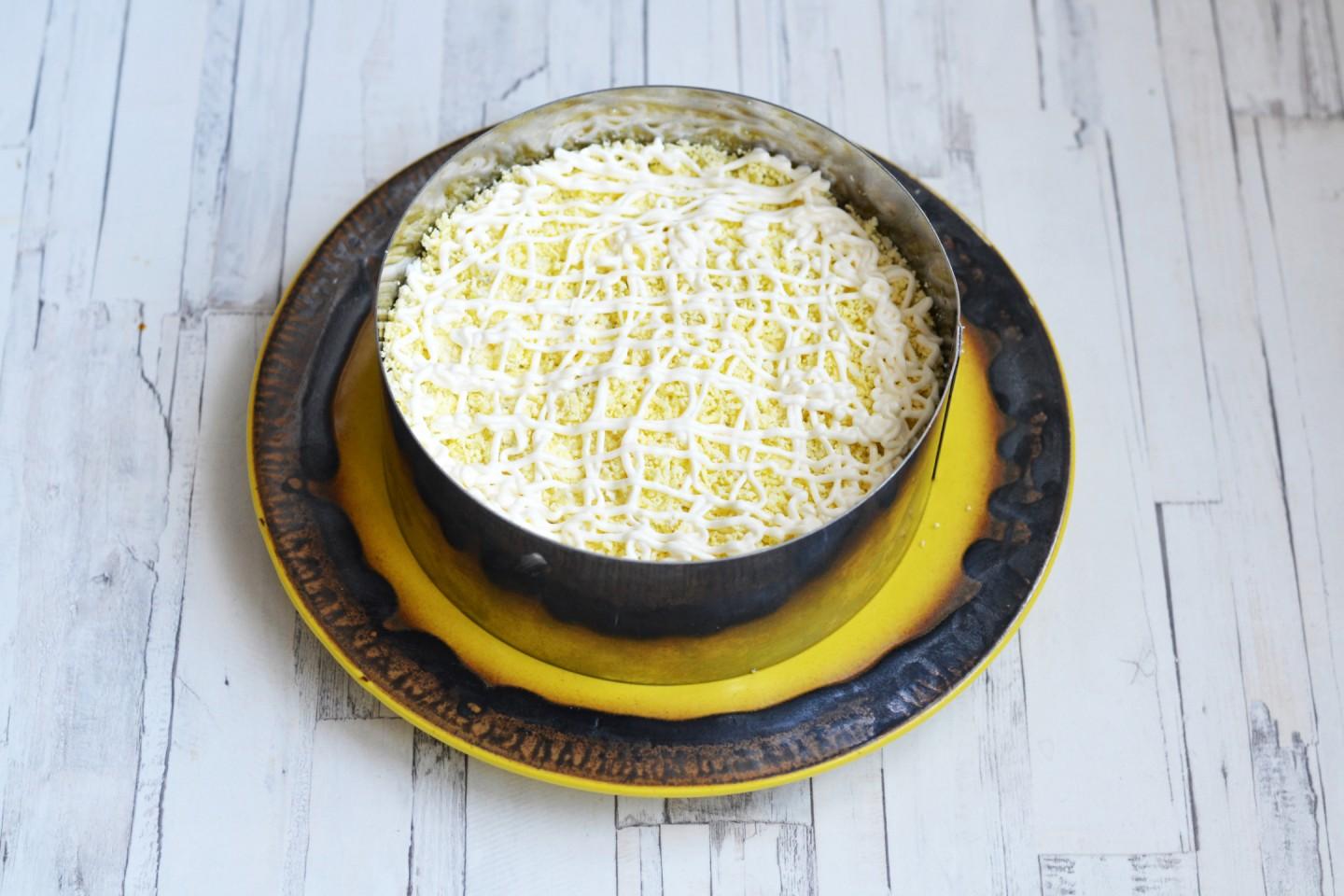 Шаг 14 приготовления Салат из курицы с ананасами классический