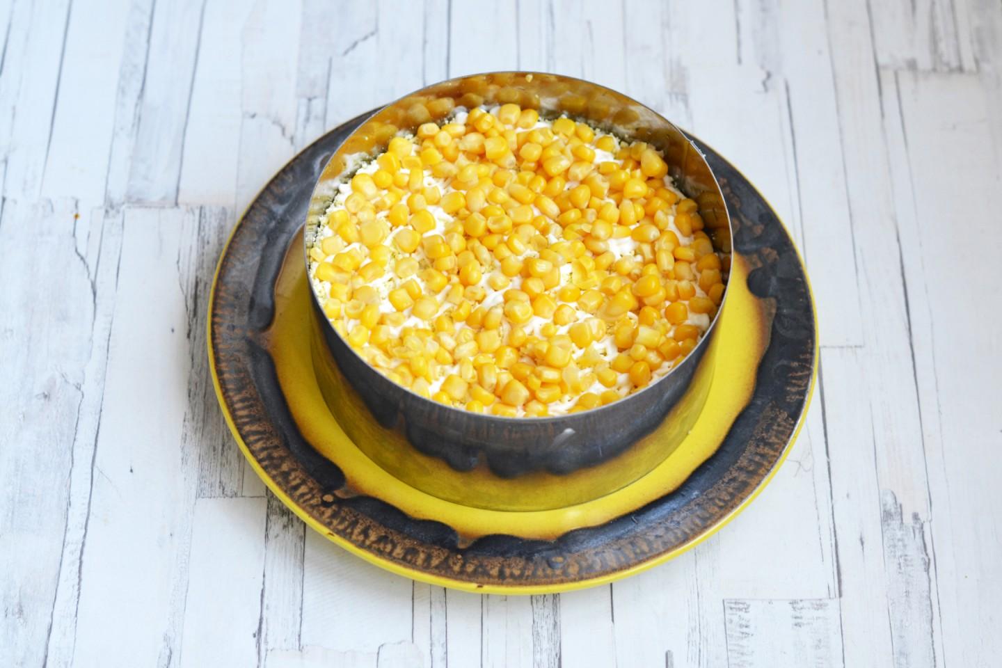 Шаг 15 приготовления Салат из курицы с ананасами классический