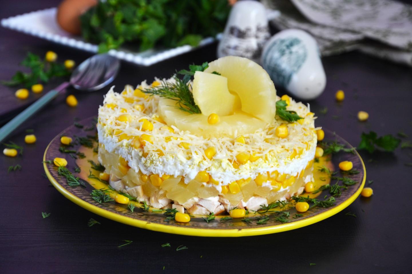 Шаг 17 приготовления Салат из курицы с ананасами классический
