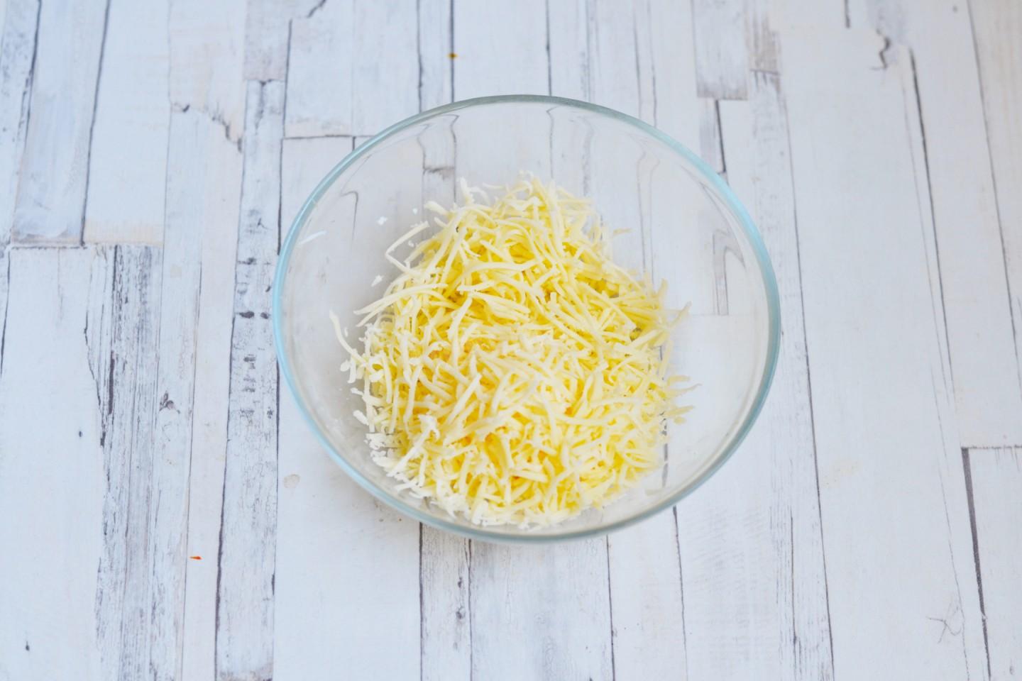Шаг 9 приготовления Салат из курицы с ананасами классический