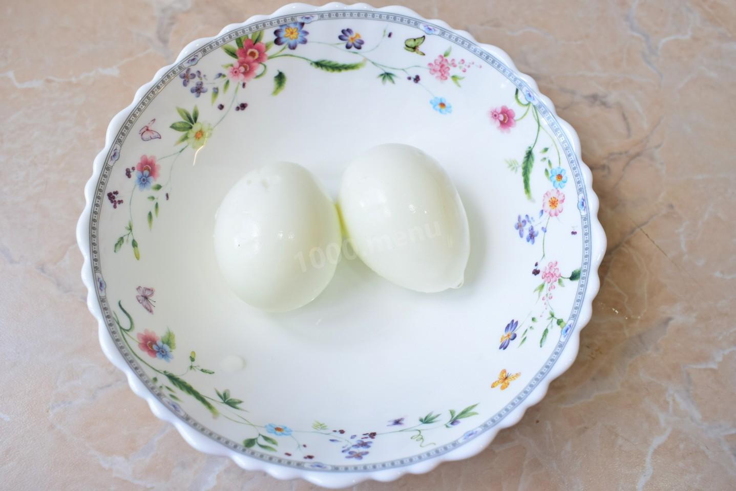 Шаг 3 приготовления Салат рис кукуруза яйцо