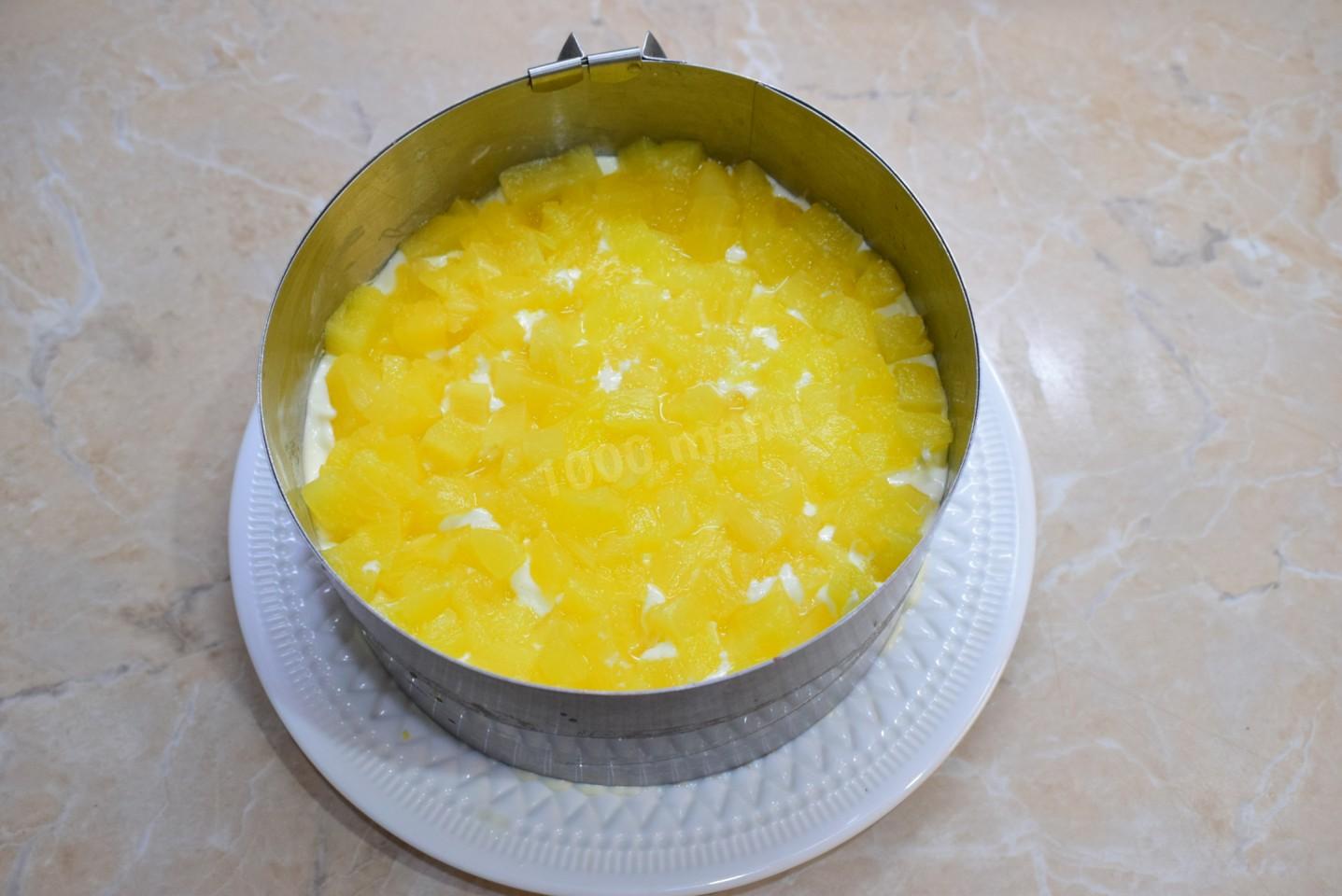 Шаг 8 приготовления Салат с ананасами грибами шампиньонами и курицей слоями