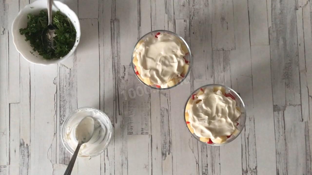 Шаг 9 приготовления Салат крабовые палочки сыр чеснок