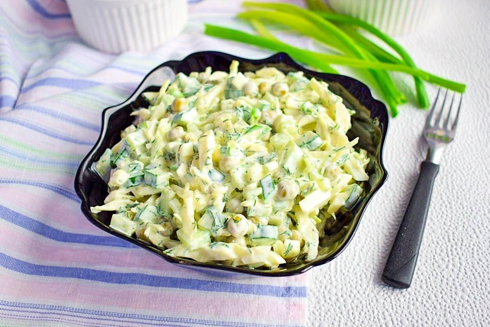 Обложка рецепта Салат с зелёным горошком яйцом и огурцом