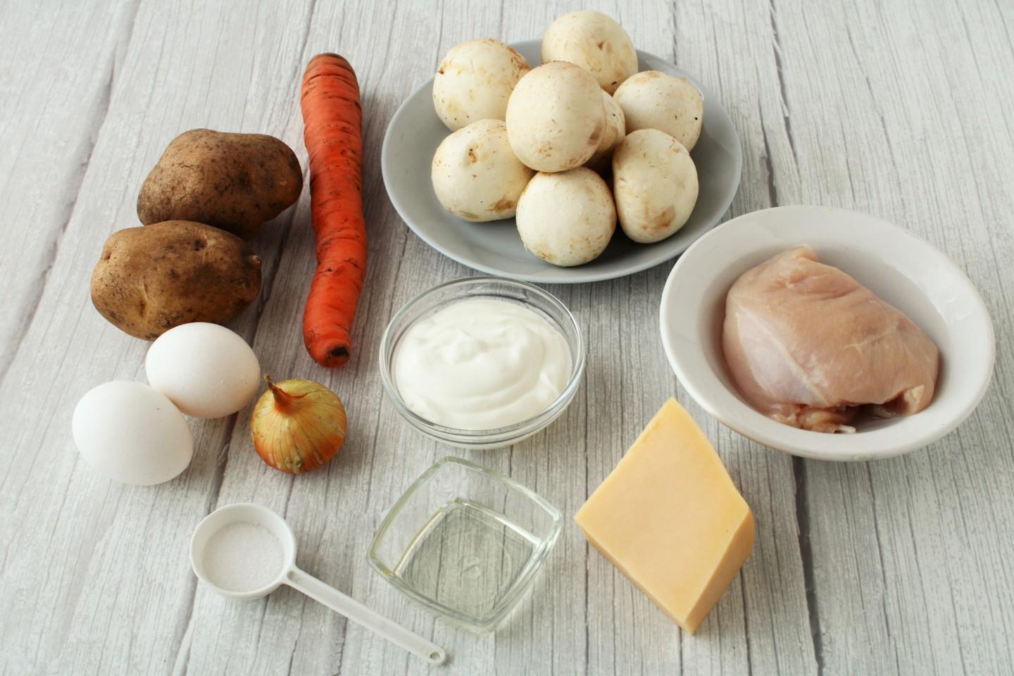 Шаг 1 приготовления Салат с курицей грибами и картошкой