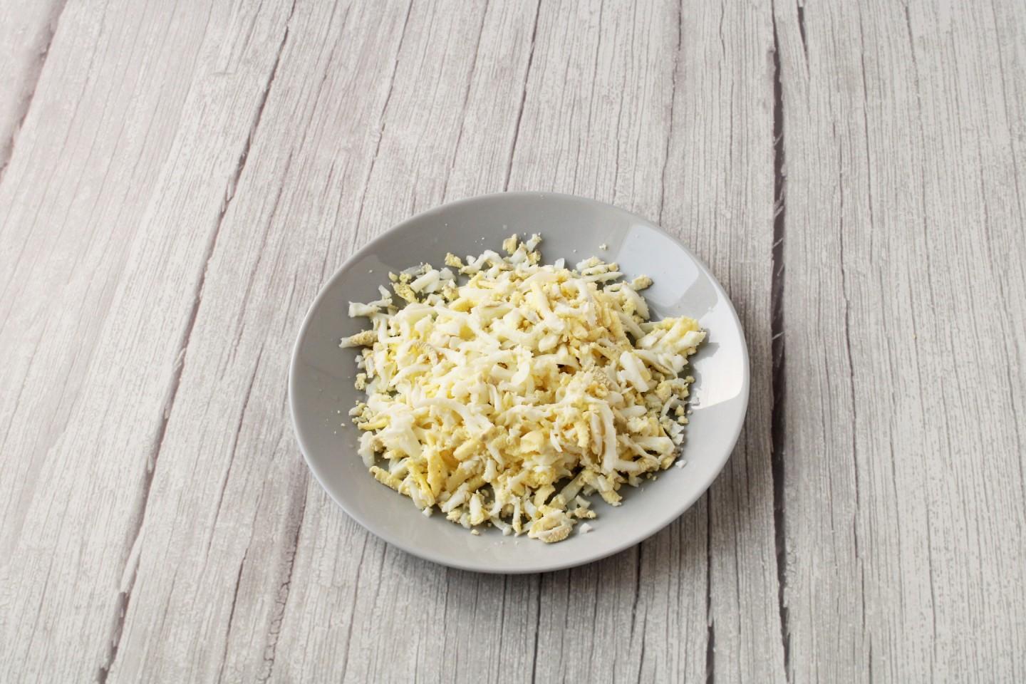 Шаг 10 приготовления Салат с курицей грибами и картошкой