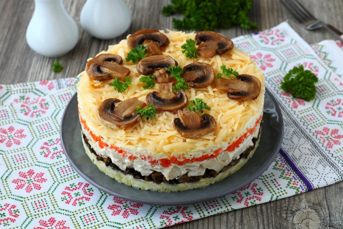 Шаг 20 приготовления Салат с курицей грибами и картошкой