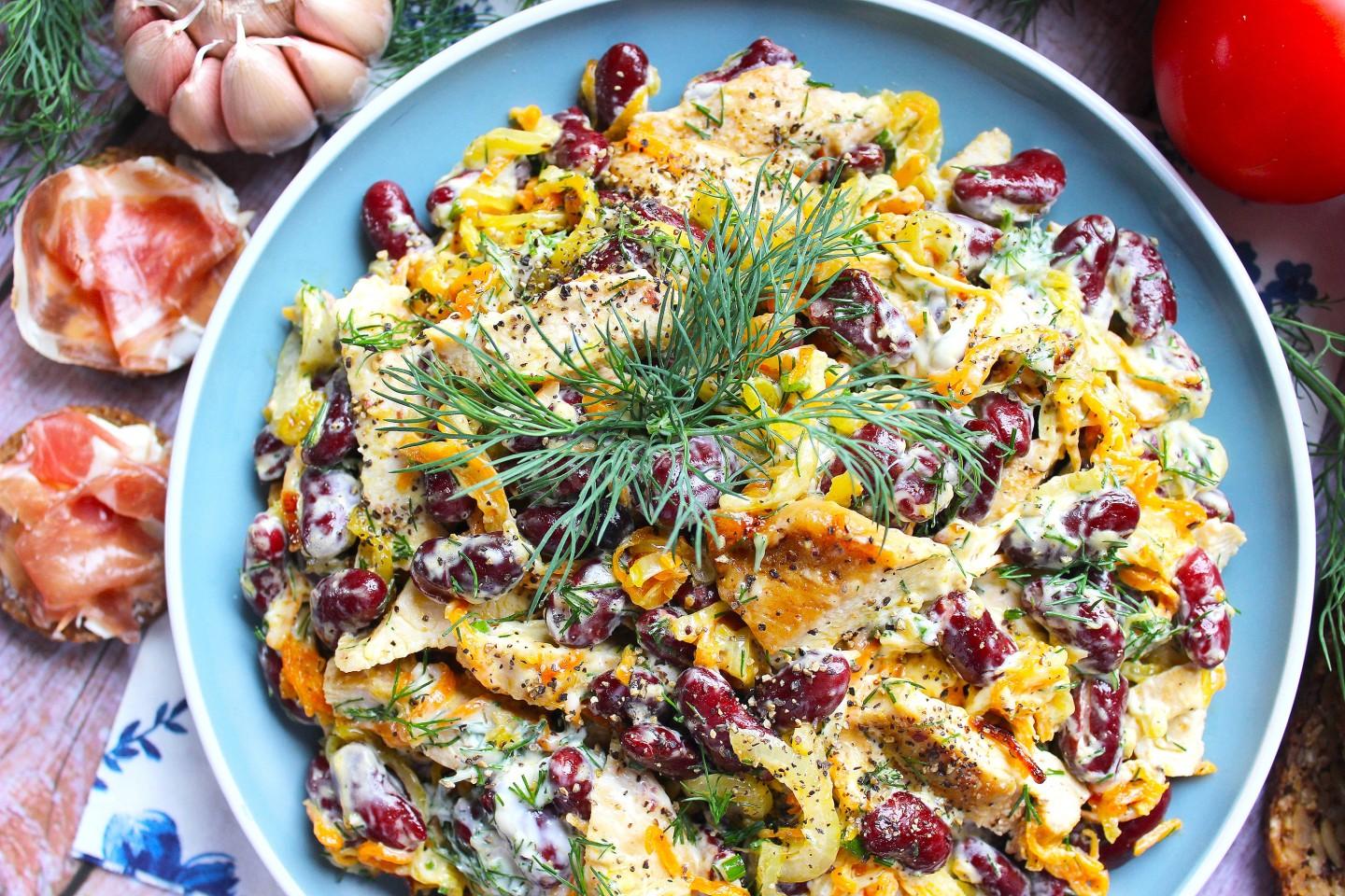 Шаг 13 приготовления Салат с фасолью курицей и морковью