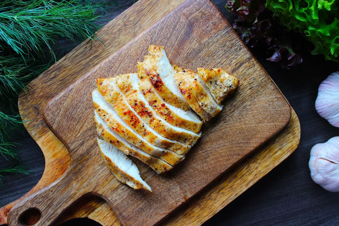 Шаг 9 приготовления Салат с фасолью курицей и морковью