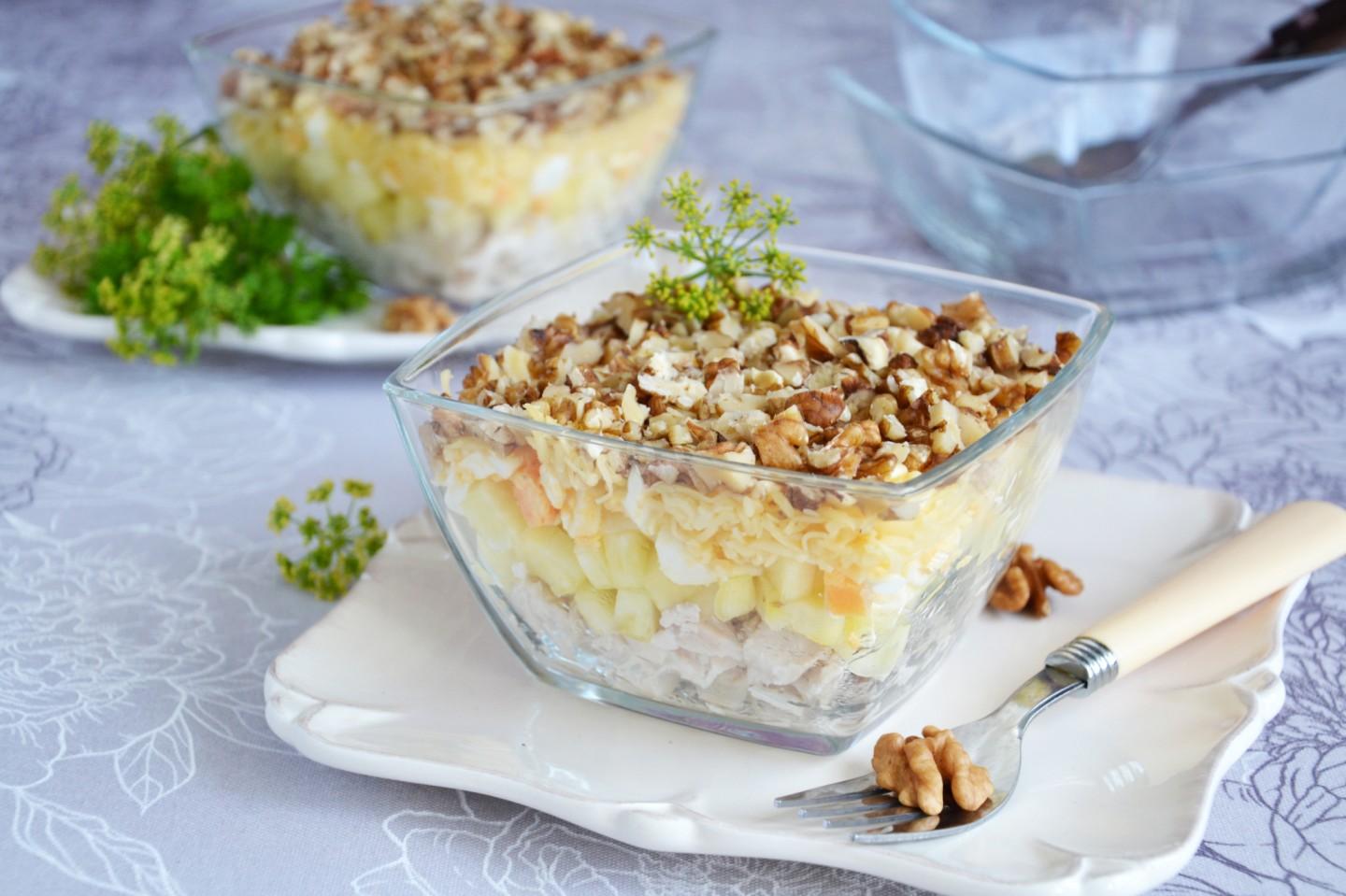 Обложка рецепта Салат курица с ананасами слоями