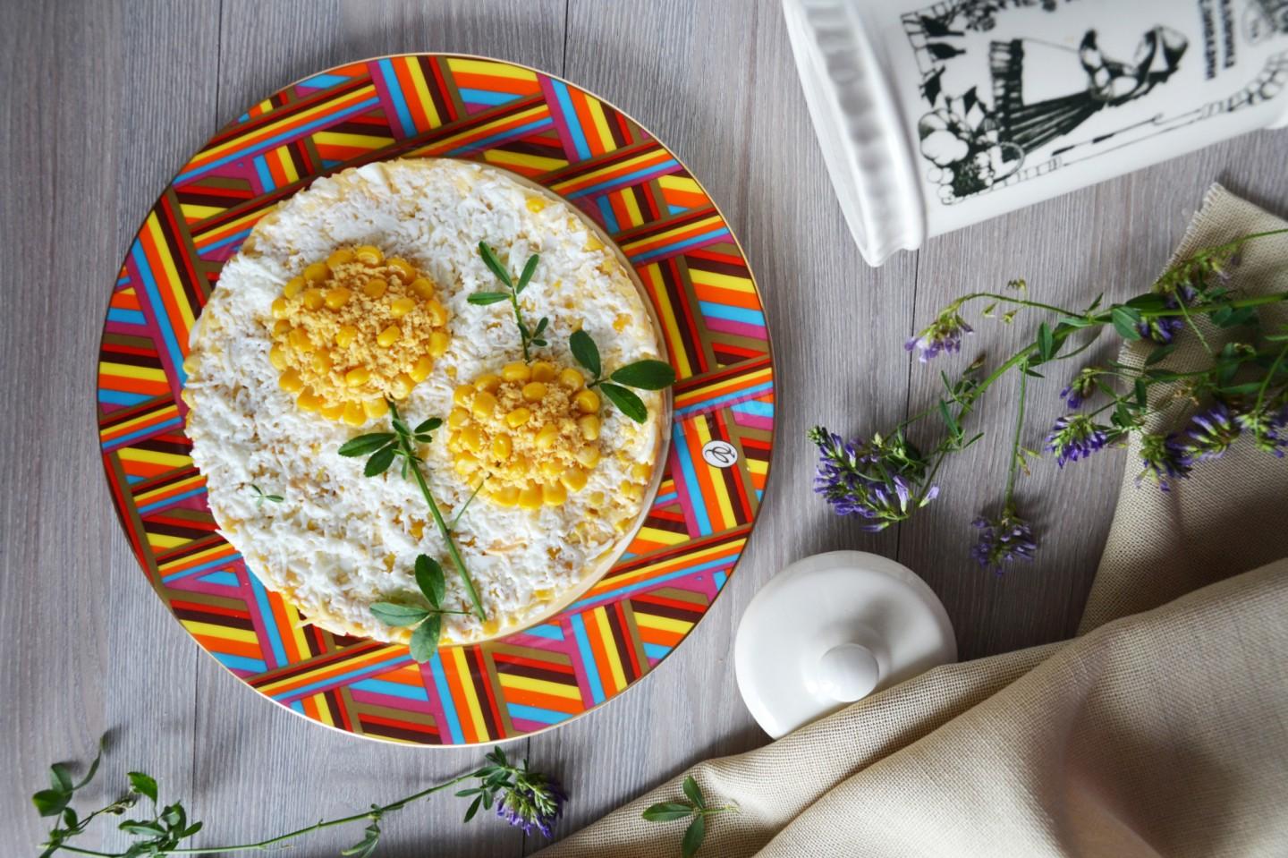 Обложка рецепта Салат Желтый одуванчик с кукурузой