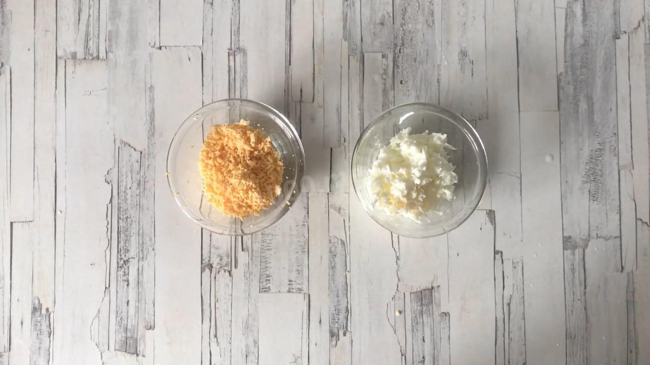 Шаг 5 приготовления Салат из ананасов курицы кукурузы