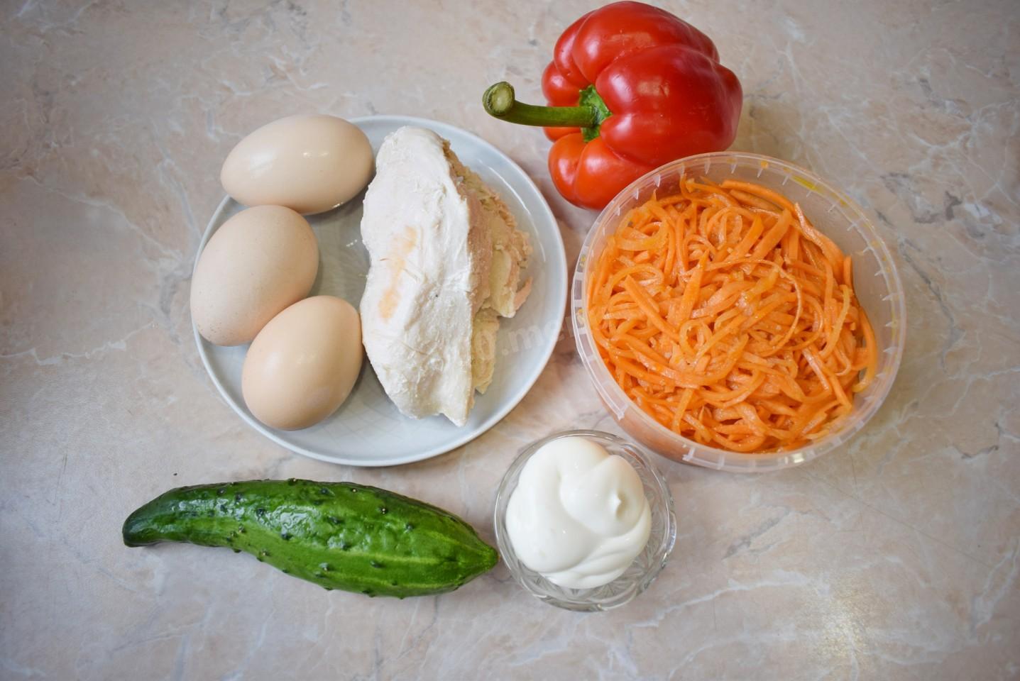 Шаг 1 приготовления Салат с куриной грудкой и корейской морковью