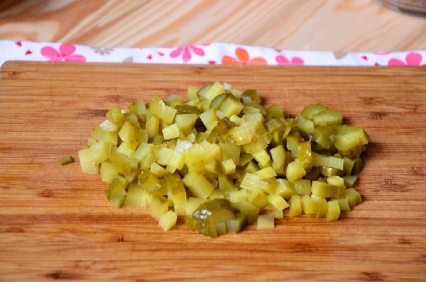 Шаг 6 приготовления Салат из куриных желудков с луком и грибами