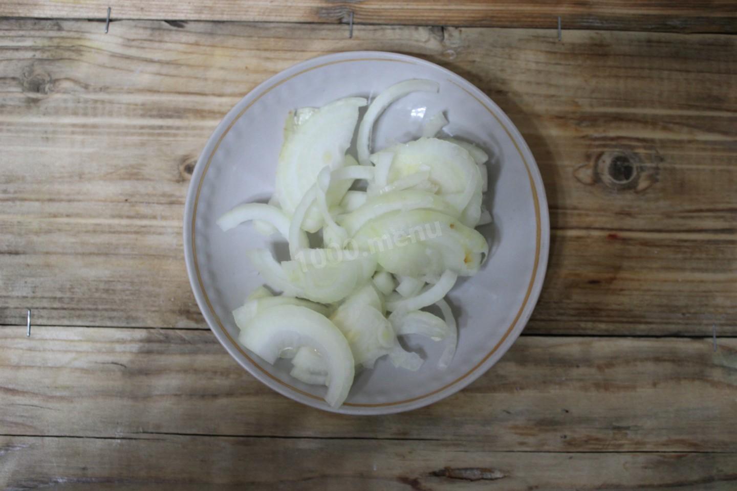 Шаг 1 приготовления Салат с морковью и солеными огурцами
