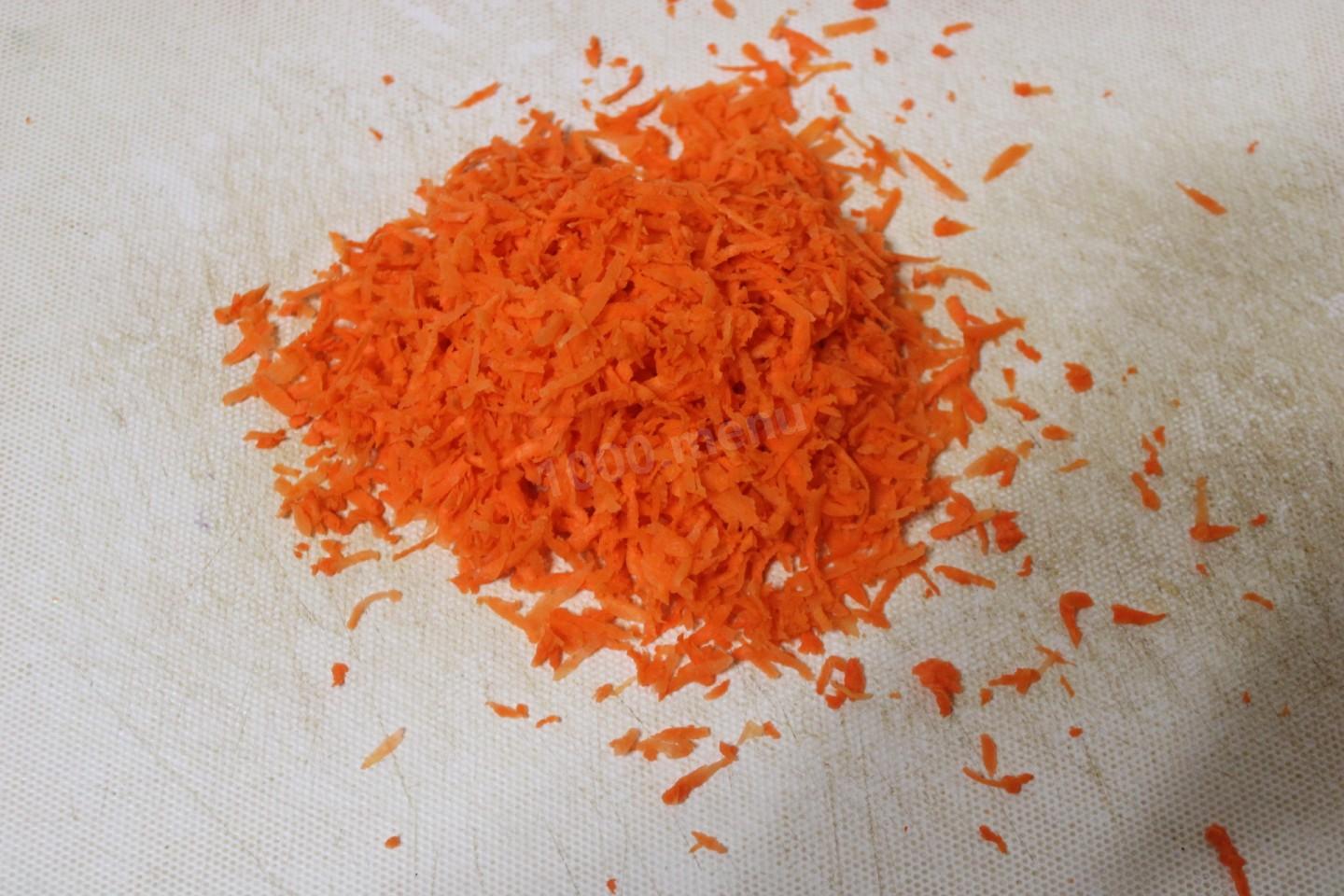 Шаг 2 приготовления Салат с морковью и солеными огурцами