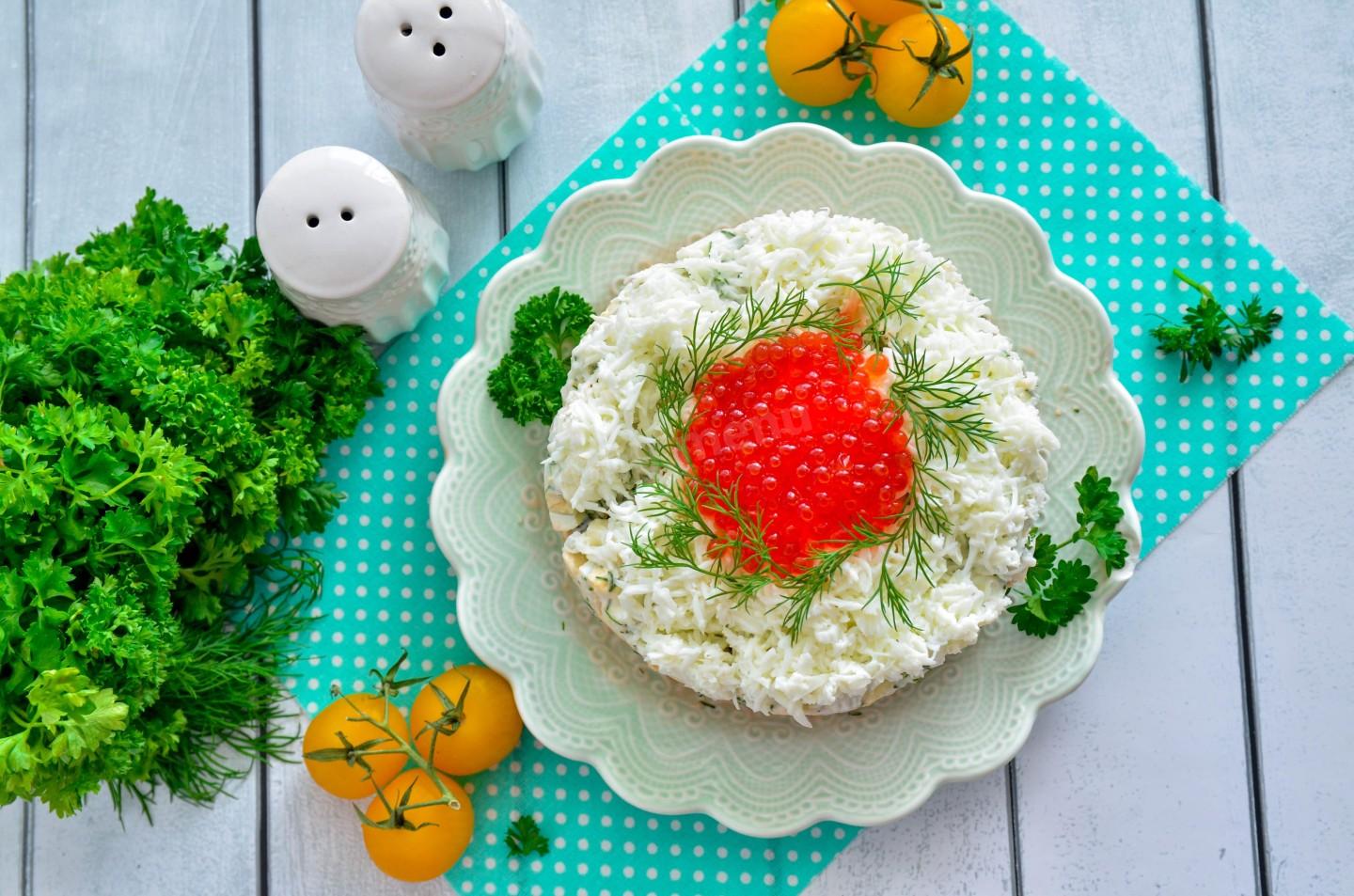 Шаг 13 приготовления Салат с красной икрой